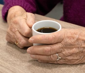„Kawa lub herbata z seniorem”. Nowa akcja dobroczynna dla wolontariuszy SKC