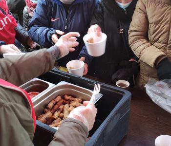 Solidarni z ubogimi. Modlitwa i poczęstunek w Światowym Dniu Ubogich